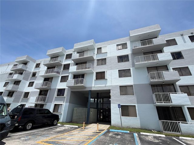 8261 NW 8th St 434, Miami, FL 33126