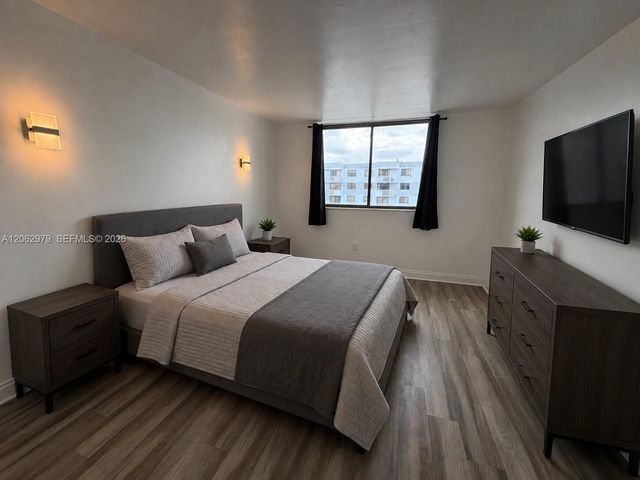 8261 NW 8th St 434, Miami, FL 33126