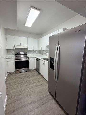 8261 NW 8th St 434, Miami, FL 33126