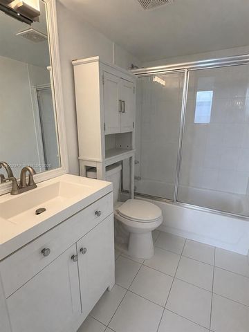 8261 NW 8th St 434, Miami, FL 33126