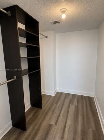 8261 NW 8th St 434, Miami, FL 33126