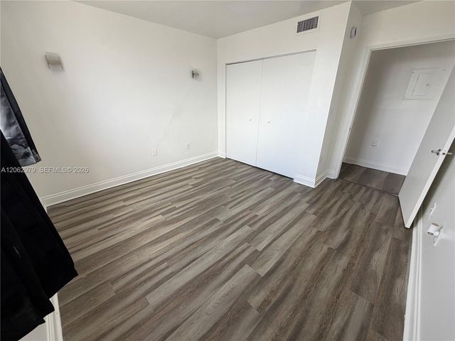 8261 NW 8th St 434, Miami, FL 33126