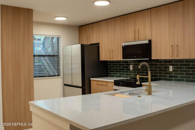 1604 ARCADIA Drive 313, Jacksonville, FL 32207