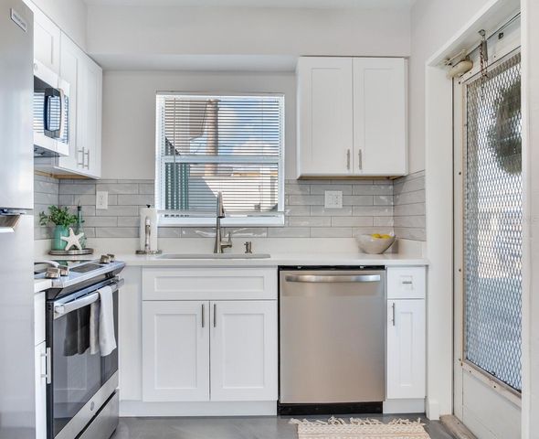 508 129TH AVENUE E, Madeira Beach, FL 33708