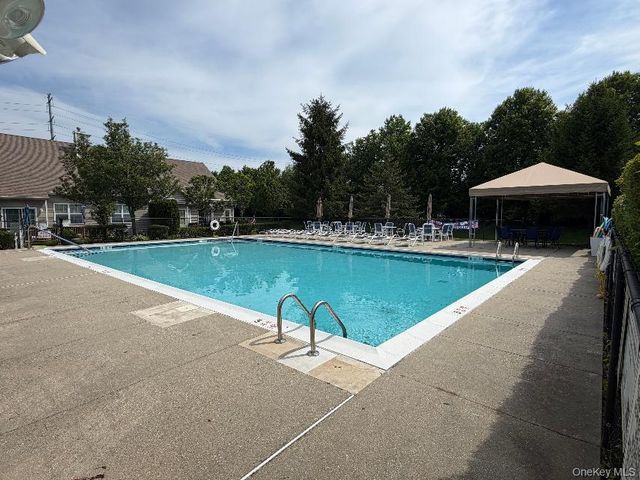 48 Avery Lane, Miller Place, NY 11764