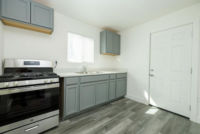 403 Stockton St, Manteca, CA 95337