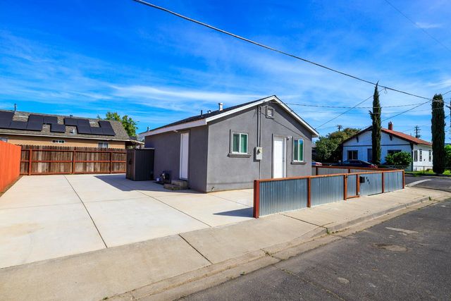 403 Stockton St, Manteca, CA 95337