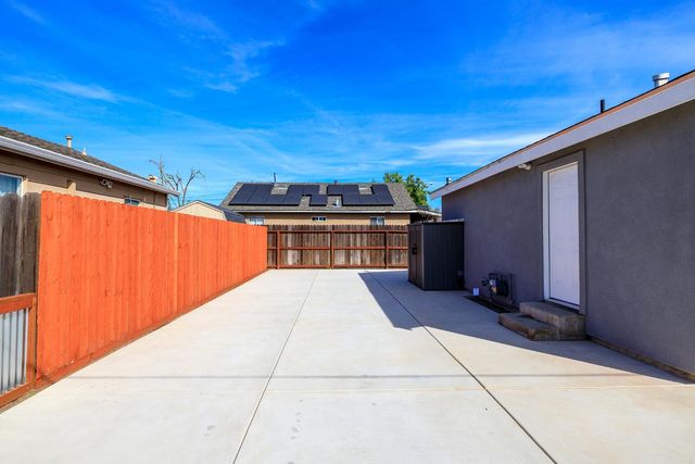 403 Stockton St, Manteca, CA 95337