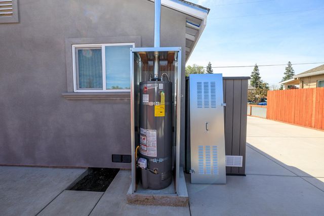 403 Stockton St, Manteca, CA 95337