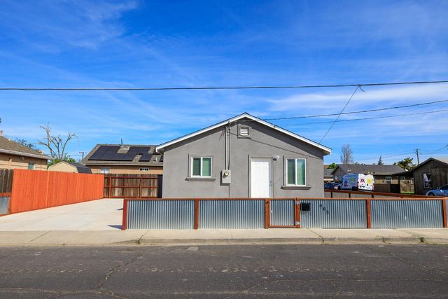 403 Stockton St, Manteca, CA 95337