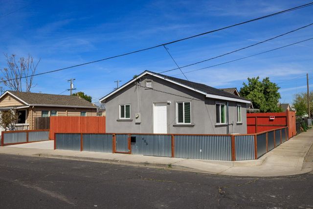 403 Stockton St, Manteca, CA 95337
