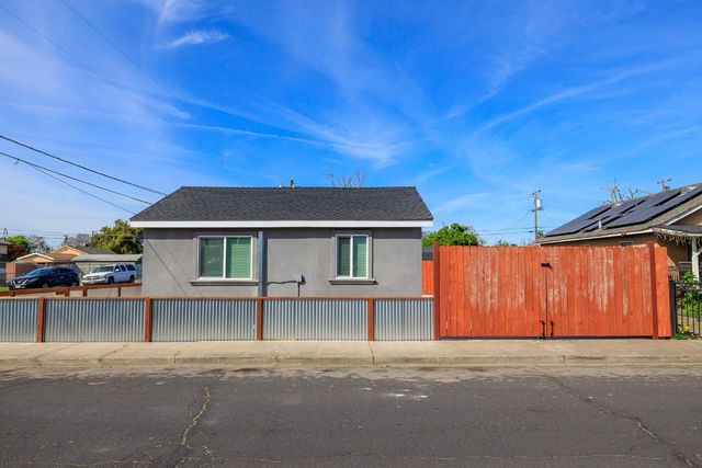 403 Stockton St, Manteca, CA 95337