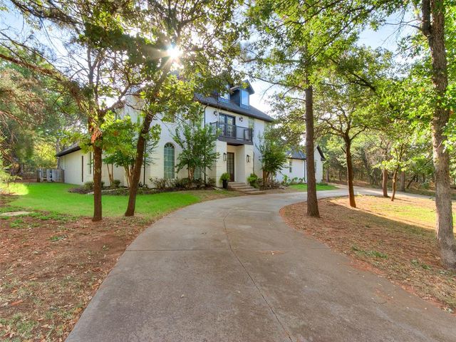 16 Greenmore Drive, Edmond, OK 73034