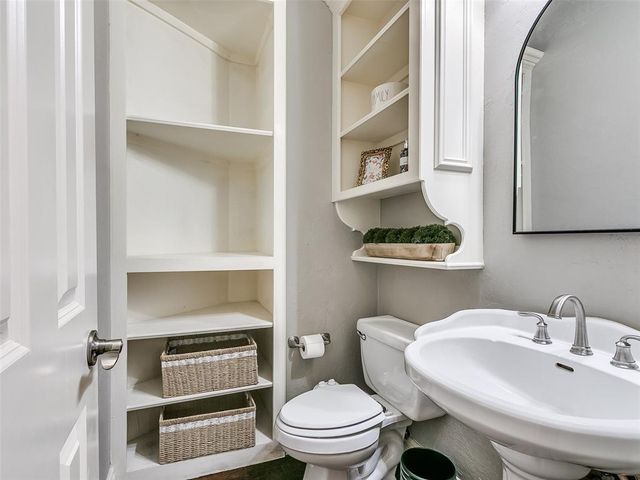 16 Greenmore Drive, Edmond, OK 73034