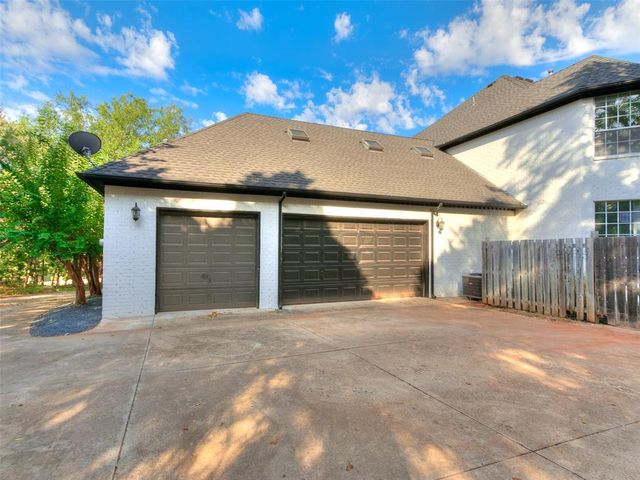 16 Greenmore Drive, Edmond, OK 73034