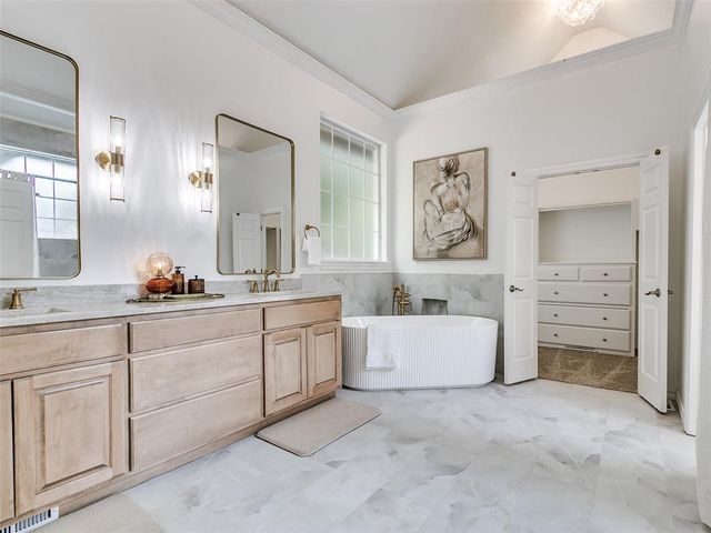 16 Greenmore Drive, Edmond, OK 73034