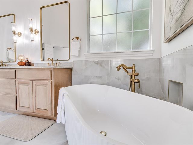 16 Greenmore Drive, Edmond, OK 73034