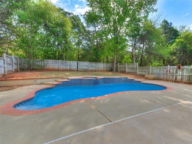 16 Greenmore Drive, Edmond, OK 73034