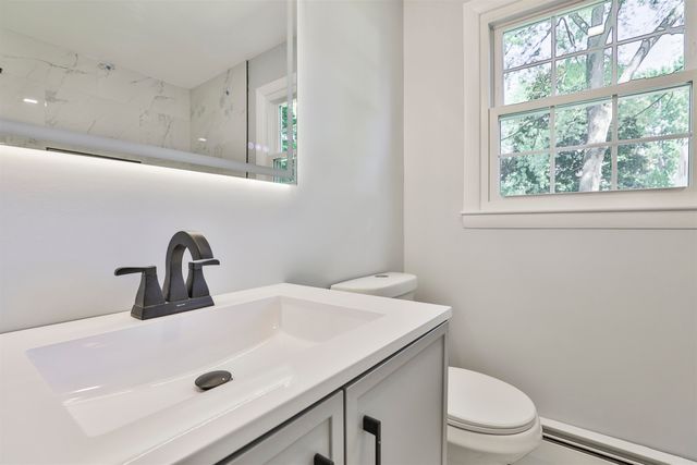7 Holly Drive, Nashua, NH 03063