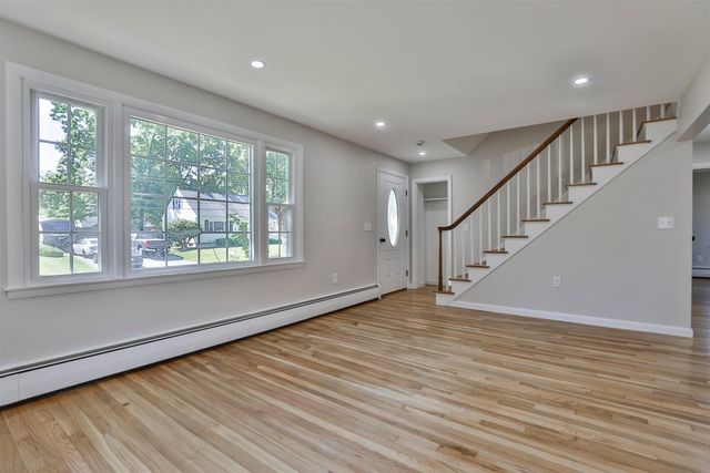 7 Holly Drive, Nashua, NH 03063