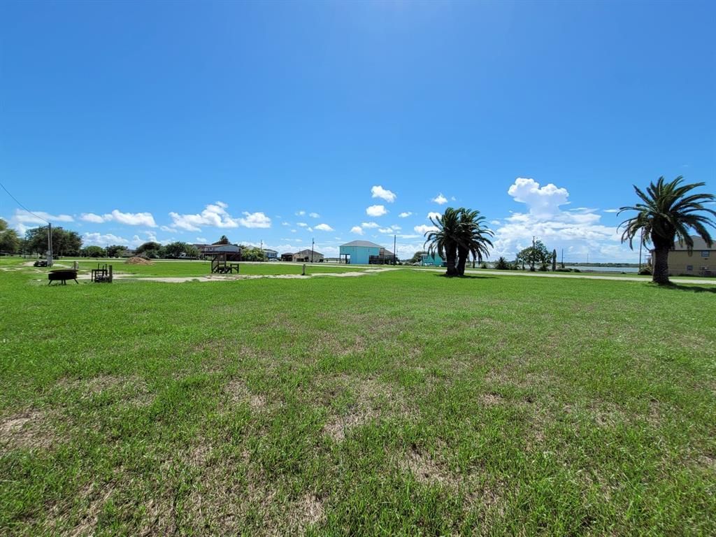 711 Bayview Drive, Palacios, TX 77465