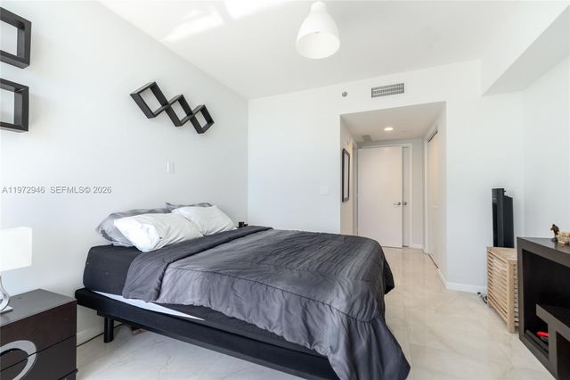 495 Brickell Ave 3211, Miami, FL 33131