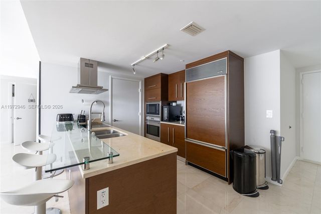 495 Brickell Ave 3211, Miami, FL 33131
