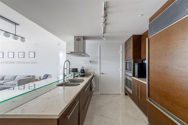 495 Brickell Ave 3211, Miami, FL 33131