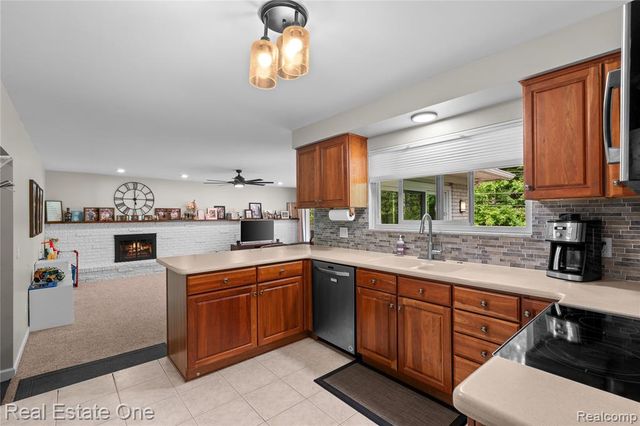 20001 S Riverhill Drive, Clinton Township, MI 48036
