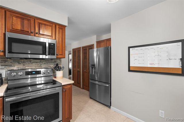 20001 S Riverhill Drive, Clinton Township, MI 48036