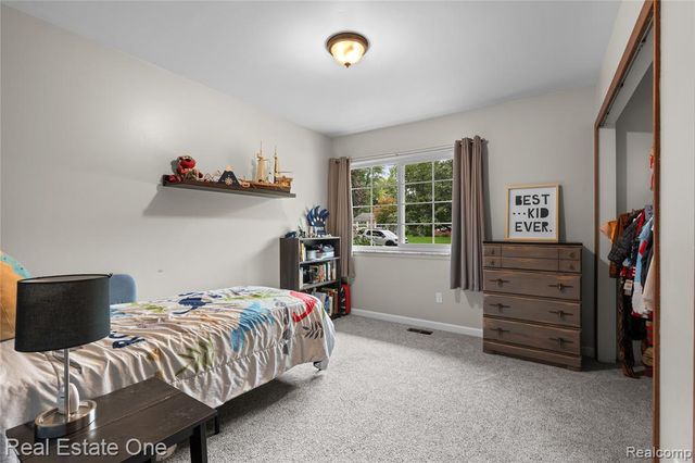 20001 S Riverhill Drive, Clinton Township, MI 48036