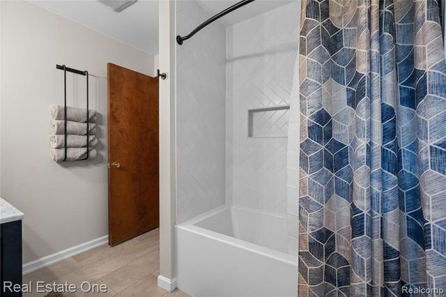 20001 S Riverhill Drive, Clinton Township, MI 48036