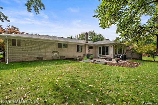 20001 S Riverhill Drive, Clinton Township, MI 48036