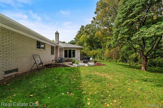 20001 S Riverhill Drive, Clinton Township, MI 48036