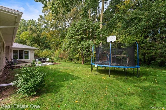 20001 S Riverhill Drive, Clinton Township, MI 48036