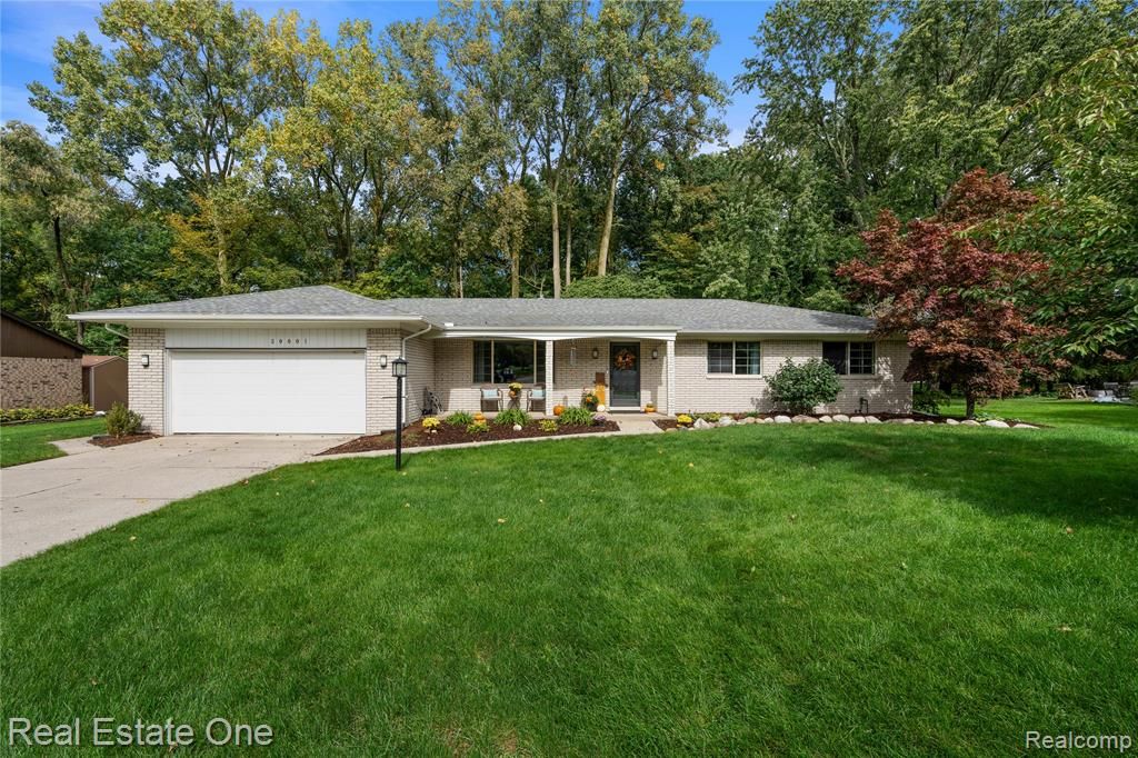 20001 S Riverhill Drive, Clinton Township, MI 48036