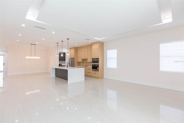 7205 N LOIS AVENUE, Tampa, FL 33614