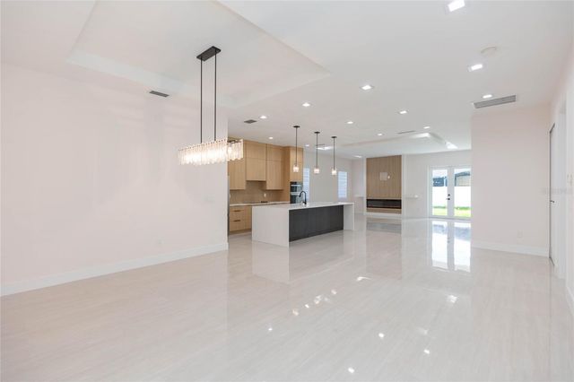 7205 N LOIS AVENUE, Tampa, FL 33614