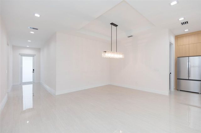 7205 N LOIS AVENUE, Tampa, FL 33614