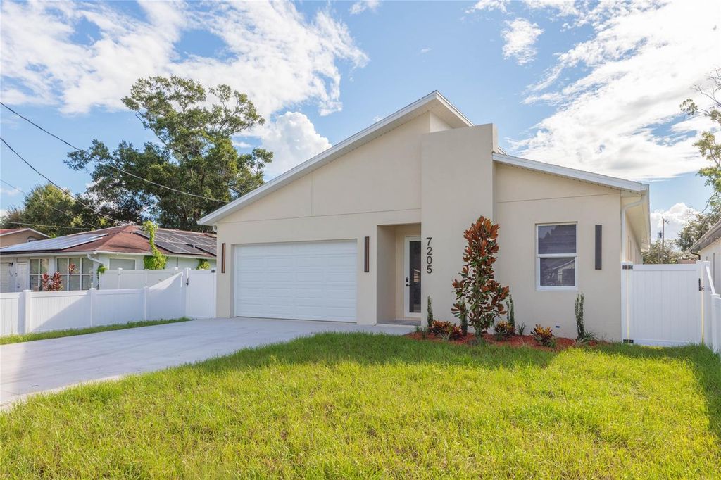 Image 2 of property listing at 7205 N LOIS AVENUE, Tampa, FL 33614