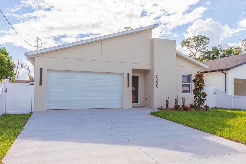 Image 3 of property listing at 7205 N LOIS AVENUE, Tampa, FL 33614