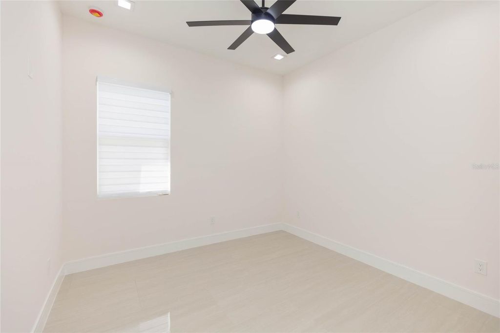 Image 27 of property listing at 7205 N LOIS AVENUE, Tampa, FL 33614