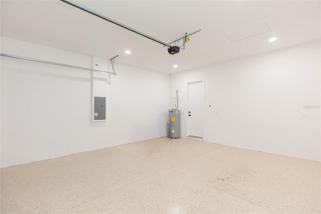 Image 48 of property listing at 7205 N LOIS AVENUE, Tampa, FL 33614