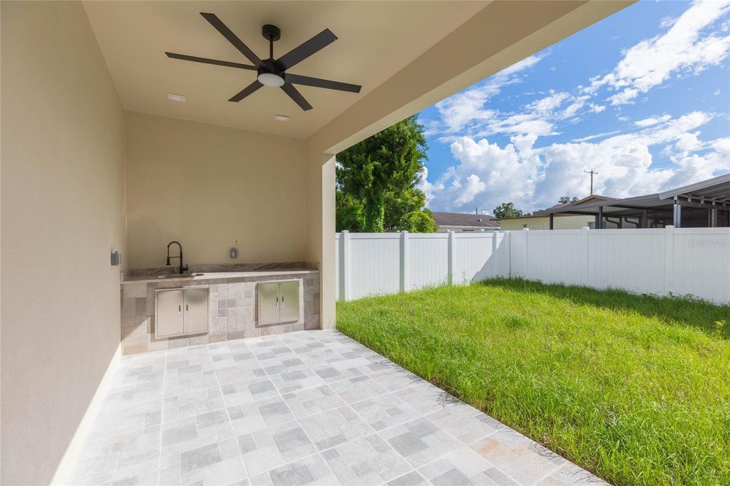 Image 49 of property listing at 7205 N LOIS AVENUE, Tampa, FL 33614