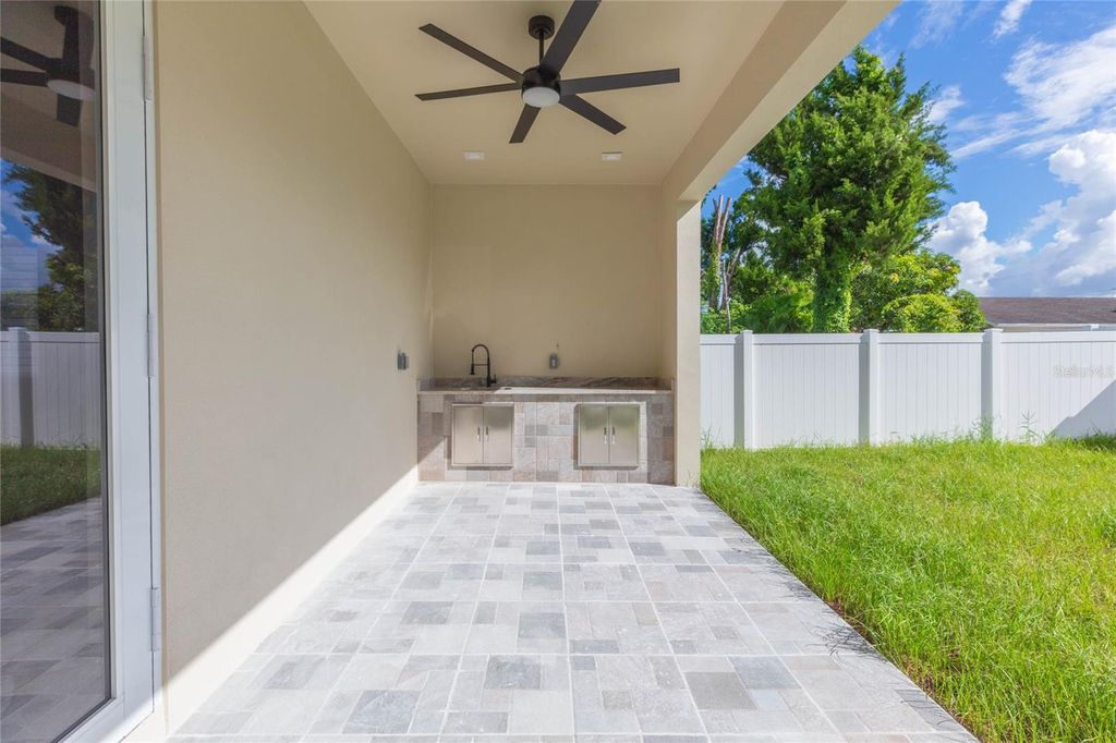 Image 50 of property listing at 7205 N LOIS AVENUE, Tampa, FL 33614