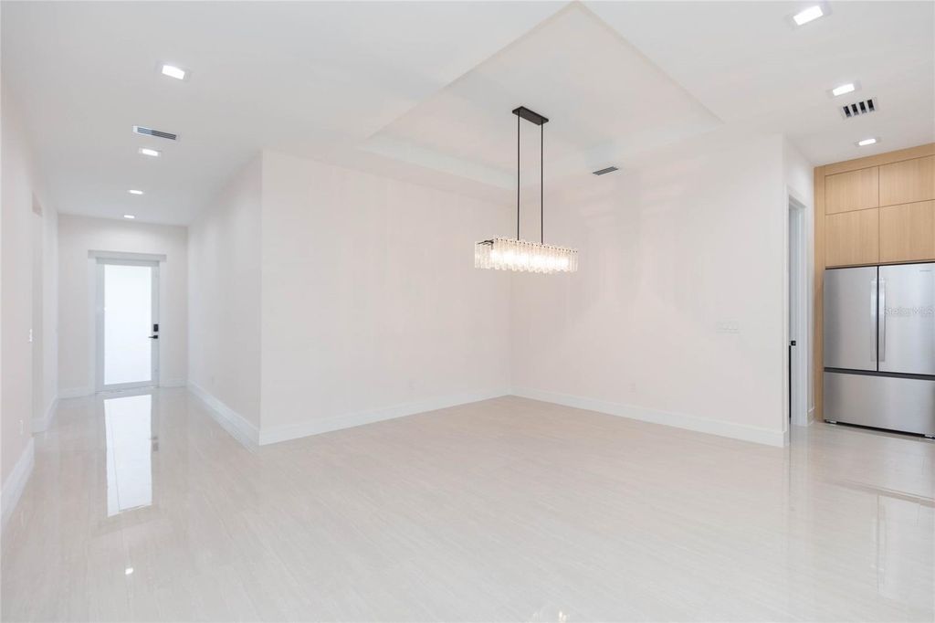 Image 6 of property listing at 7205 N LOIS AVENUE, Tampa, FL 33614
