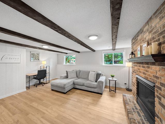 10500 39th Avenue N, Plymouth, MN 55441