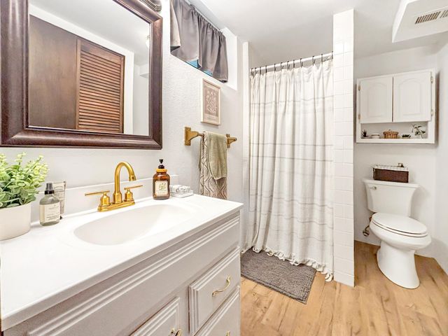 10500 39th Avenue N, Plymouth, MN 55441