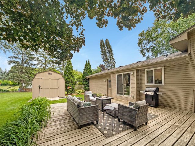 10500 39th Avenue N, Plymouth, MN 55441