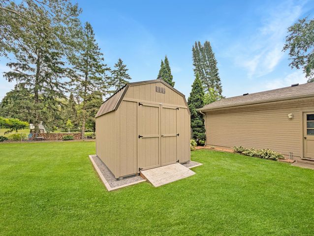 10500 39th Avenue N, Plymouth, MN 55441